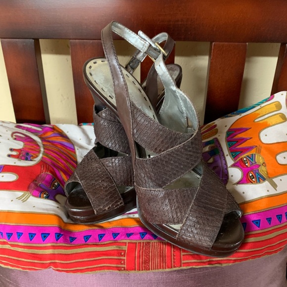 Sandals - Picture 2 of 8